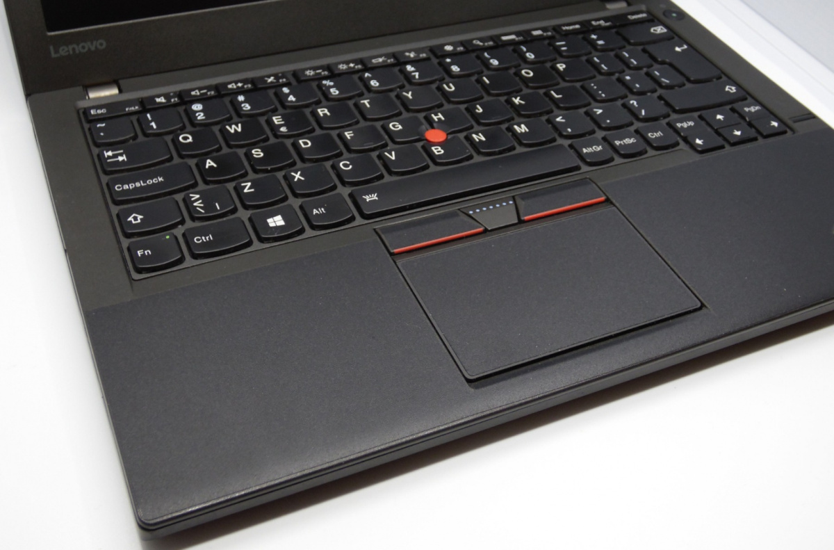 Lenovo Thinkpad X260 i5-6300U 16GB 12.5" 256GB SSD Full HD Win 10 Pro Lenovo Thinkpad X260 i5-6300U 16GB 12.5" 256GB SSD Full HD Win 10 Pro