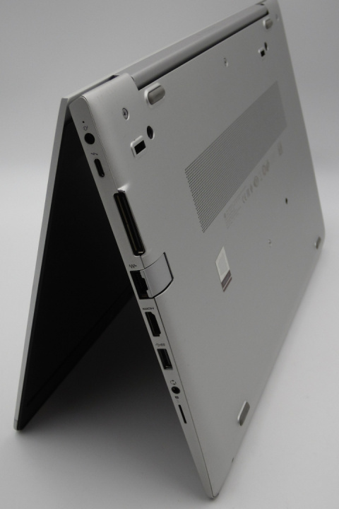 Laptop HP EliteBook 14" 840 G6 i7/32GB/512GB SSD/AMD 550X stacja i mysz Laptop HP EliteBook 14" 840 G6 i7/32GB/512GB SSD/AMD 550X stacja i mysz