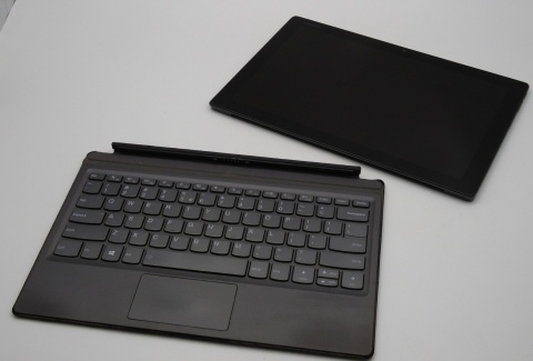 Lenovo Miix 520-12IKB 12.2" i5-8250U/8GB/256 SSD/1920x1200/W11 Lenovo Miix 520-12IKB 12.2" i5-8250U/8GB/256 SSD/1920x1200/W11